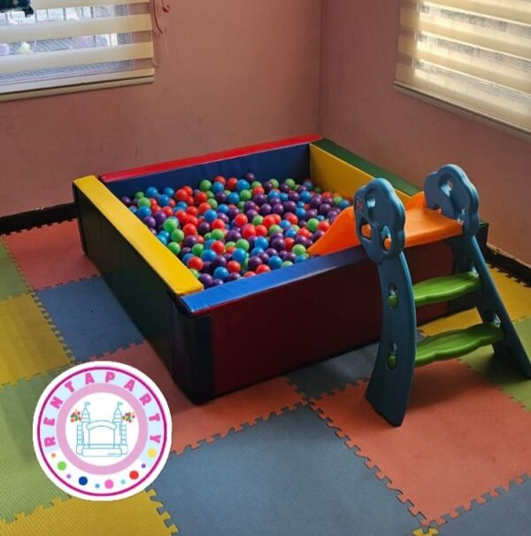 PISCINA DE PELOTAS CON RESBALIN